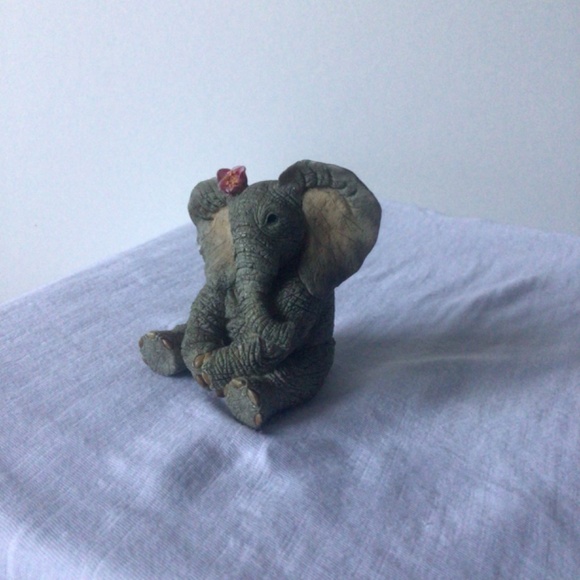 Elephant with Flower Figurine - Picture 2 of 7